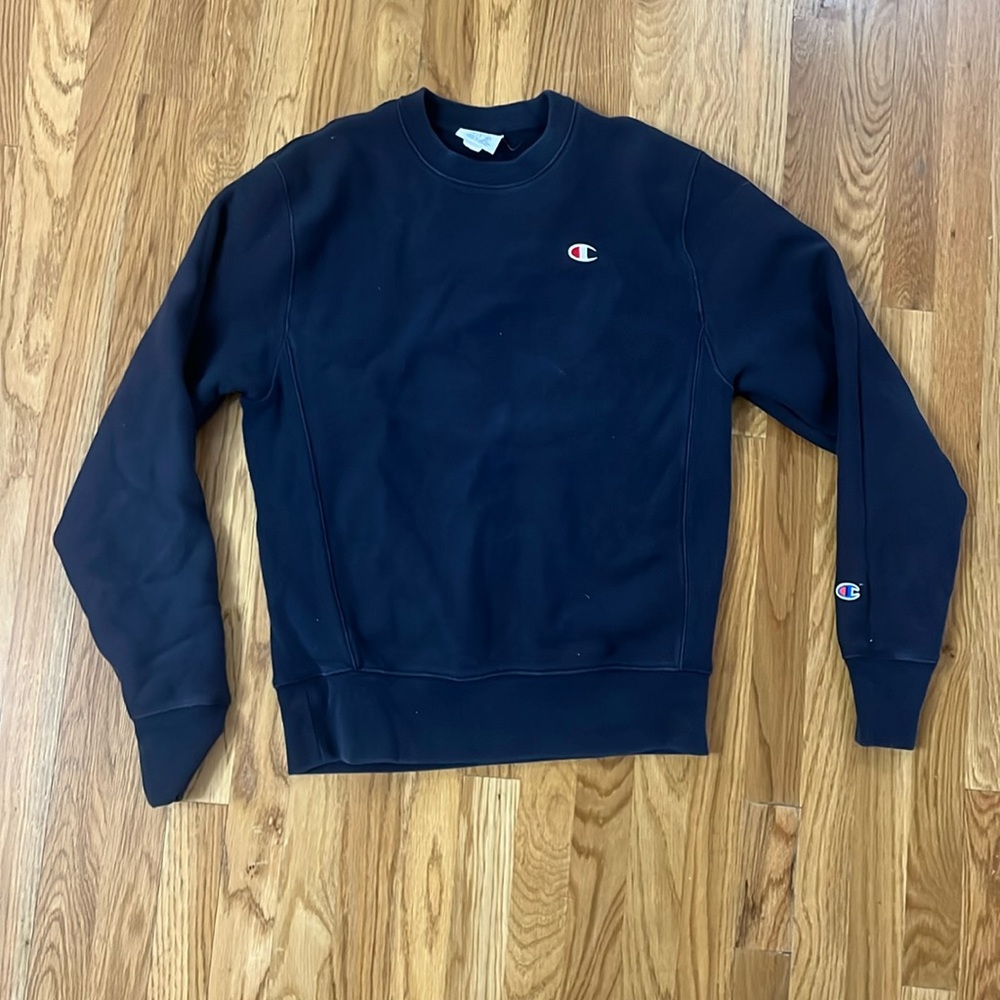 Gentle used - champion pullover - men’s M - navy